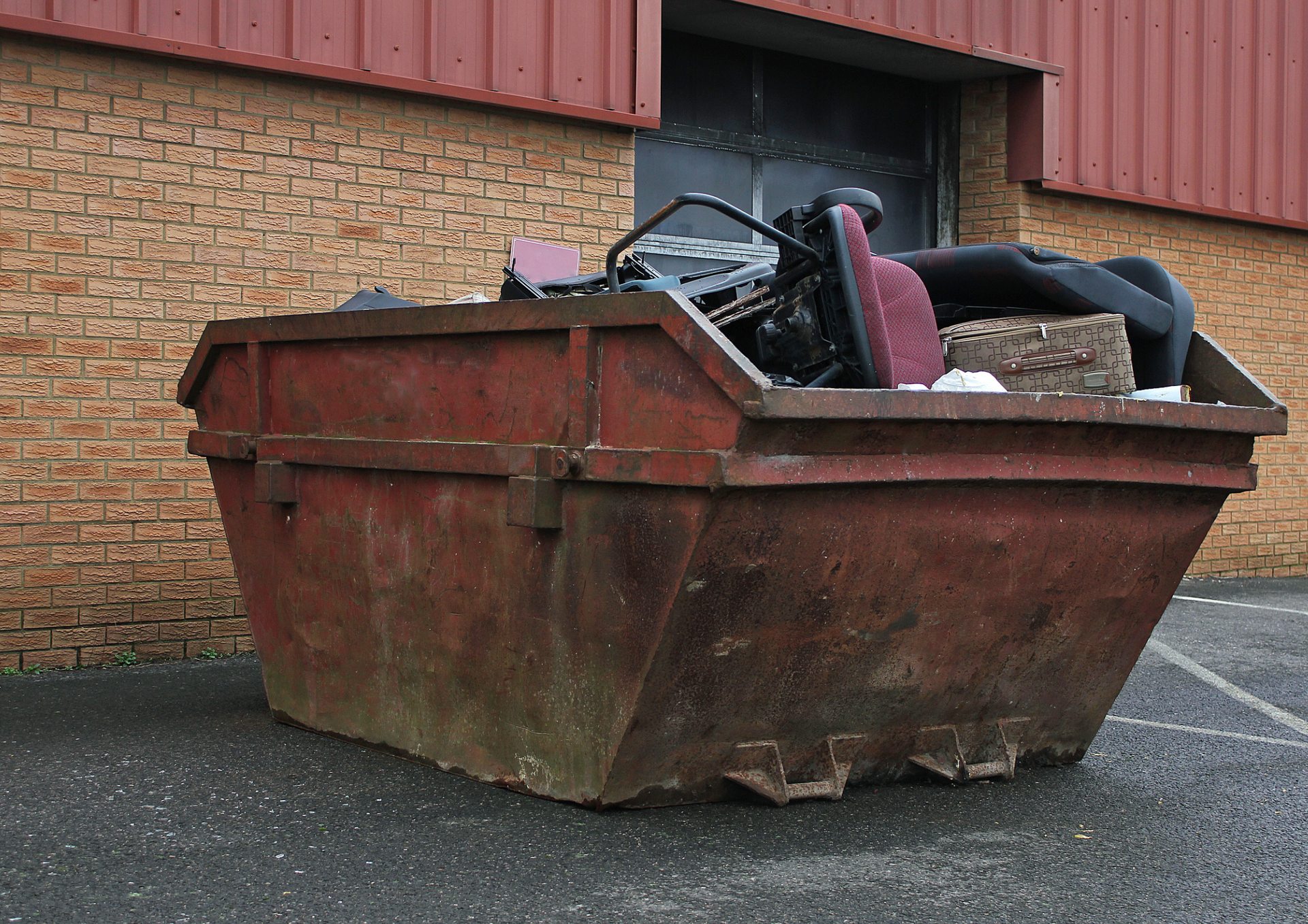 Same Day Skip Hire for Efficient Household Waste Clearance Projects